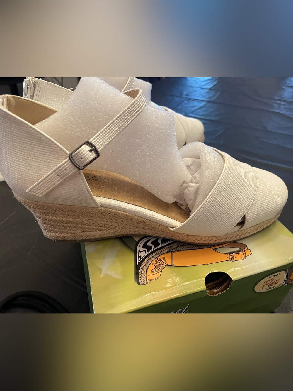Easy Street White Coast Espadrille Wedge Sandal. Size 10 WW - Picture 5 of 8